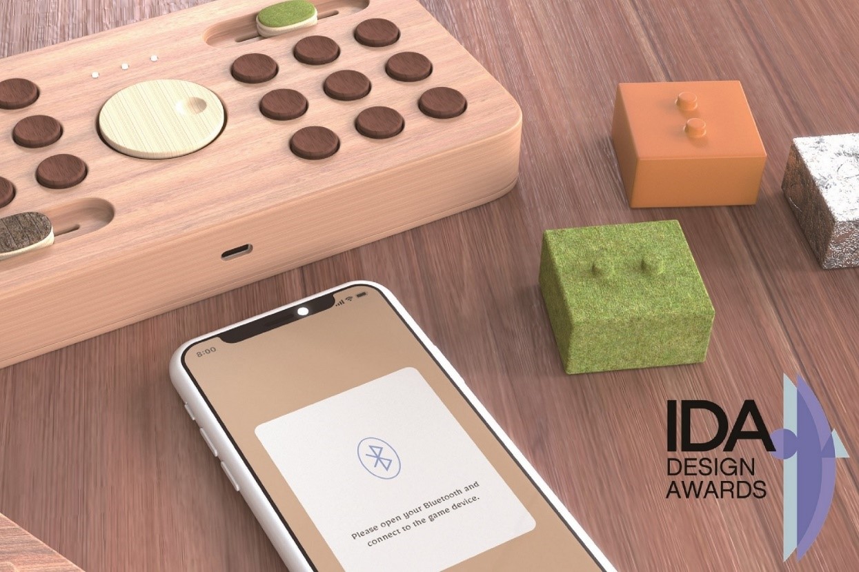 「跨域設計研究」修課學生為視障者設計的無障礙桌遊作品〈Invisible Adventure〉更在2022美國國際設計大獎 IDA 獲得兩銀一銅殊榮。