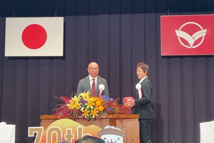 臺師大休旅所林伯修教授獲邀參加日本山形縣西川町建町改制70年慶祝大會，並獲頒故鄉大使感謝狀。