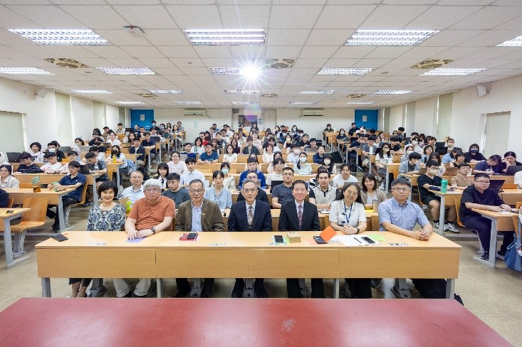 中央研究院基因體研究中心特聘研究員洪上程院士主講「醣科學與生活」。