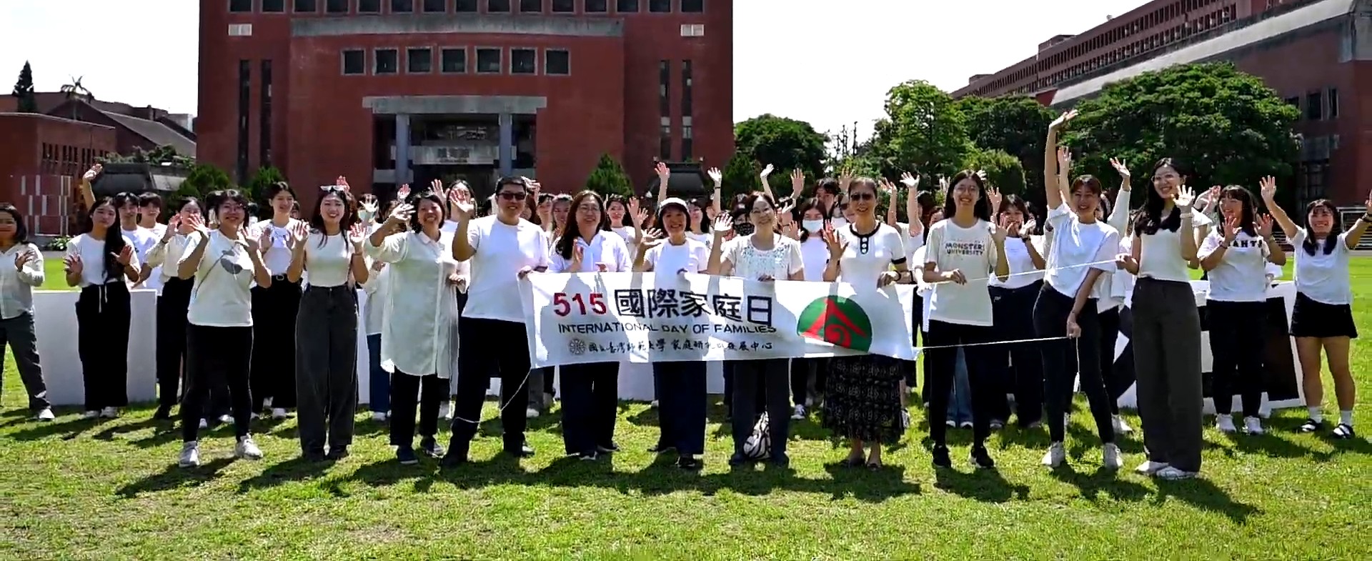 邀請幼兒與家庭科學學系師生，共同參與慶祝影片拍攝