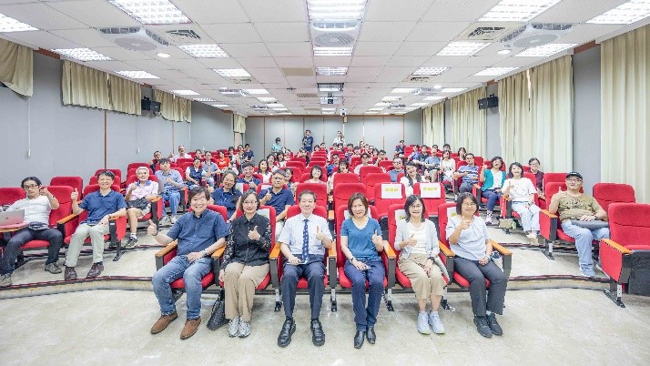 臺師大理學院於8月12日舉辦「國際頂尖學者科學系列講座」，特別邀請中央研究院馬中珮院士以「漫談科學與藝術」為題演講。