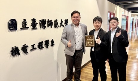 機電系柯坤呈助理教授、學生孫執恆、蔡毓玟榮獲智慧製造組冠軍寶座