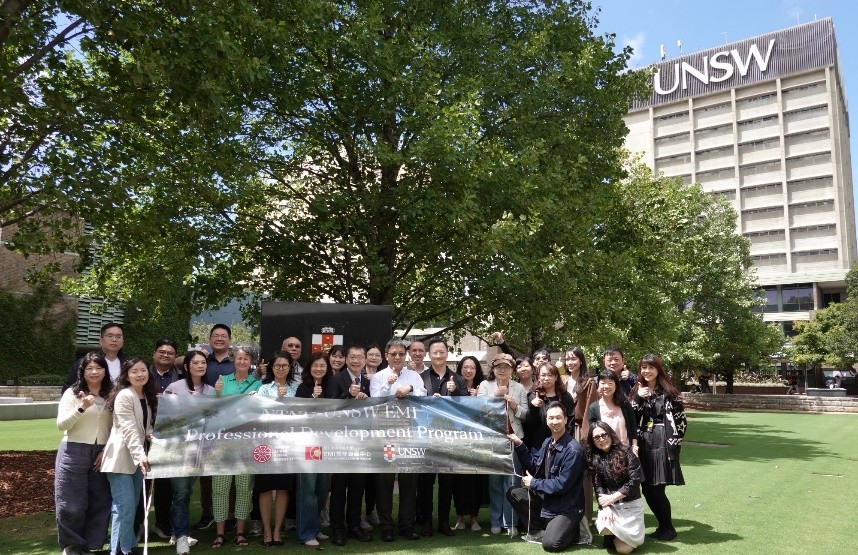 臺師大林子斌教授率領團隊與來自全臺13所大學的EMI教師,於澳洲雪梨新南威爾斯大學合影留念。