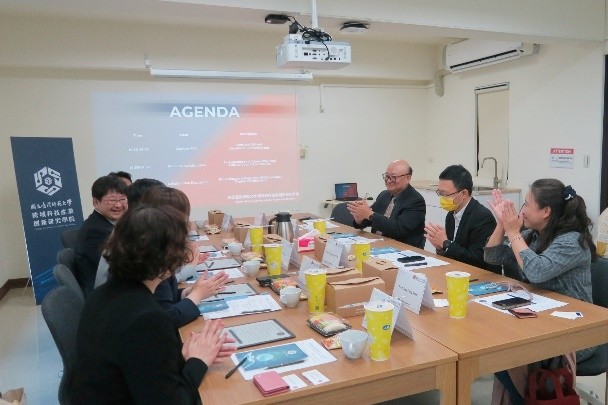 大阪大學理學院來訪台師大產創學院,雙方於會議中進行簡報與交流,就未來學術及合作方向交換意見,現場互動熱絡。
