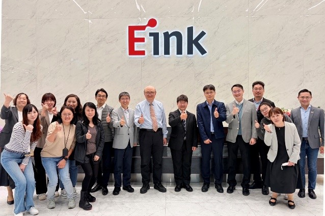 高文忠院長率大阪大學赴元太科技參訪交流。
